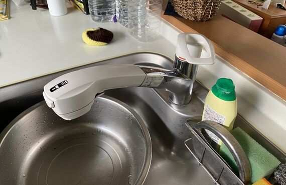 キッチンの蛇口からの水漏れ等、御困りの方は、インテルナアカイワまでお問合せ下さい。